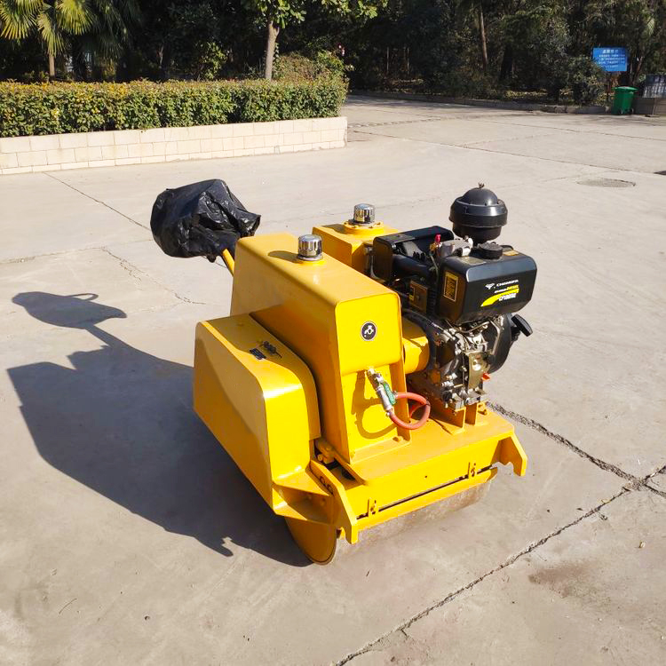 LTC08H smaller road roller